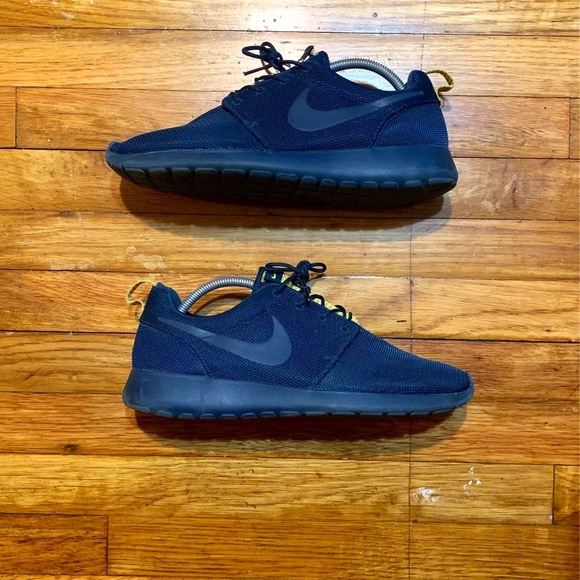 Nike roshe (michigan) - Picture 1 of 4